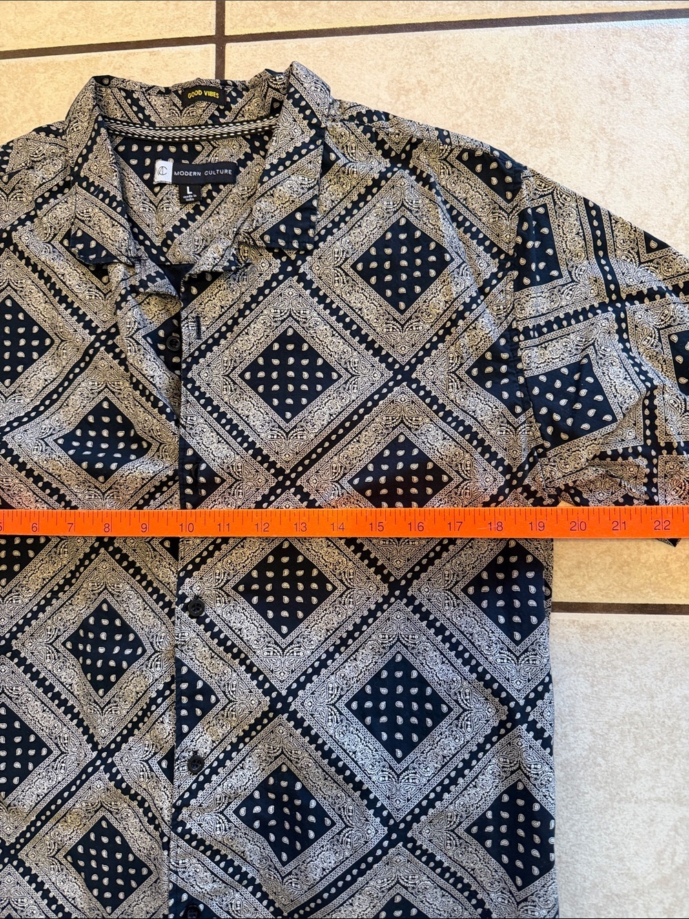 Men's Short-Sleeve Geometric Button-Down Shirt - Black & Cream - Picture 4 of 5